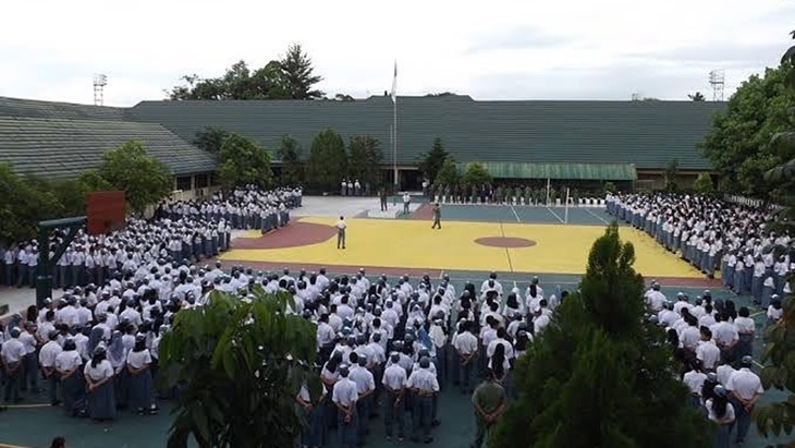 Akal-Akalan Siswa Saat Upacara Bendera  