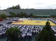 Akal-Akalan Siswa Saat Upacara Bendera  