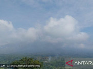 Gunung Tertinggi di Pulau Jawa Masih Semburkan Awan Panas
