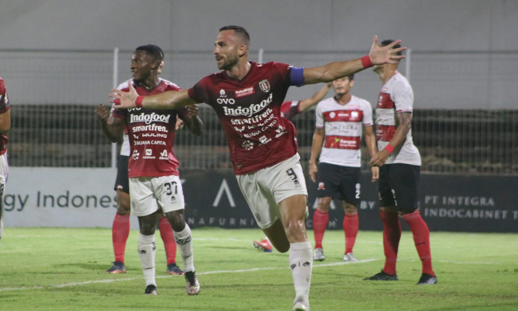 Selebrasi gol Ilija Spasojevic dalam laga Bali United Vs Madura United. (Foto: BolaSkor.com/Putra Wijaya)