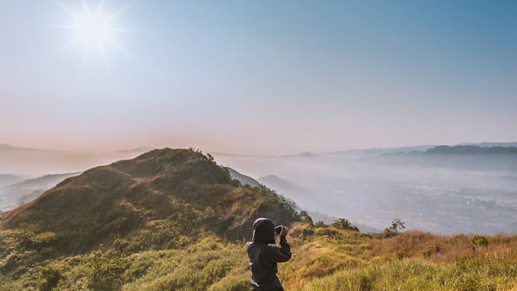 Larut di Sabana dan Panorama Karang Numpang