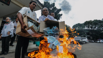 Disdukcapil Tangsel Bakar 10.000 KTP