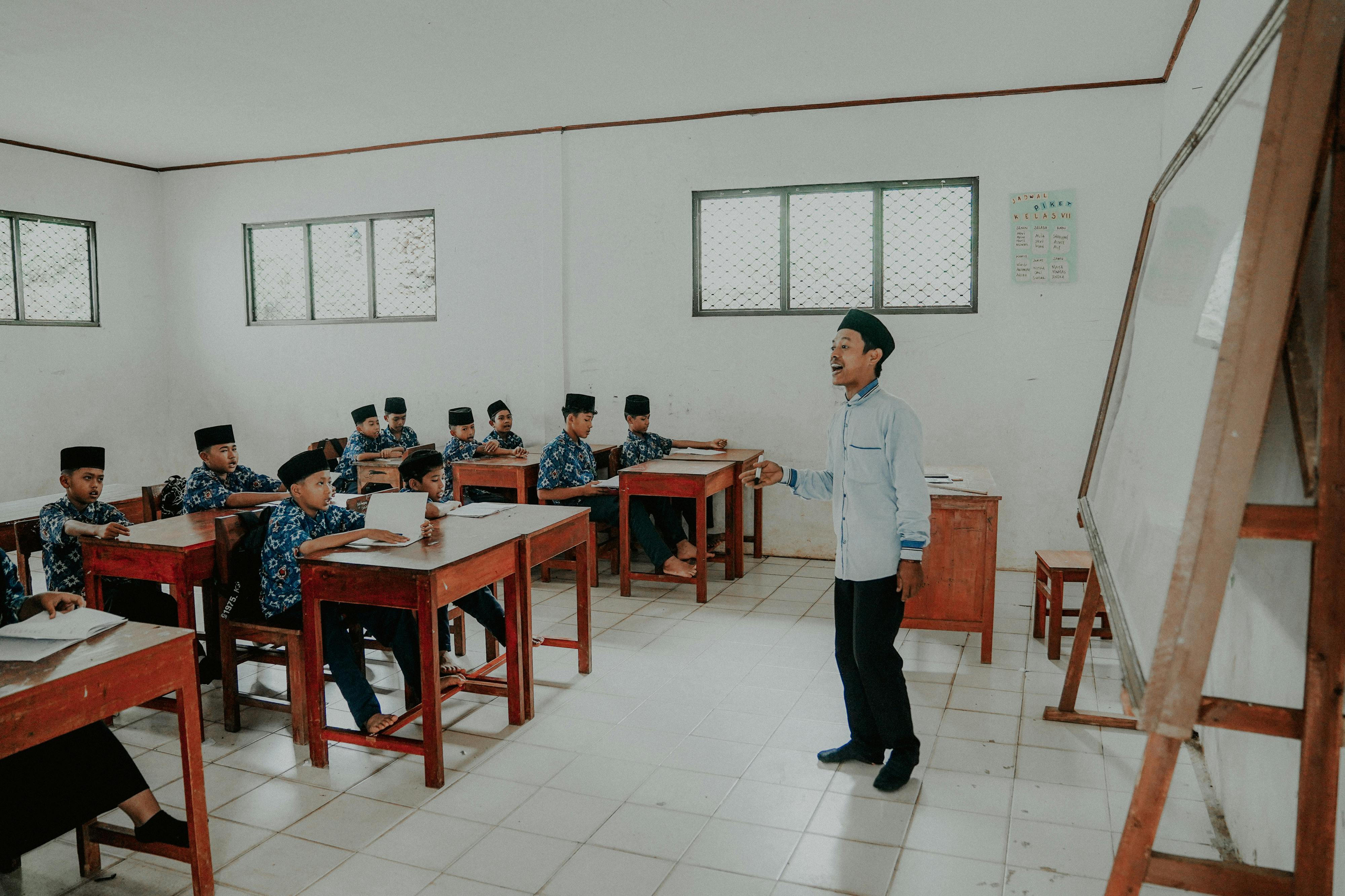 Kemendikdasmen Cari Sekolah Kelebihan Pengajar, Tutupi Kekurangan Formasi 498 Ribu Guru