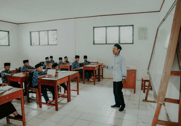 DPR Tolak Skema PPPK Paruh Waktu, Pemerintah Diharap Segera Beri Kepastian Hukum Guru Non ASN Jadi Pegawai Tetap