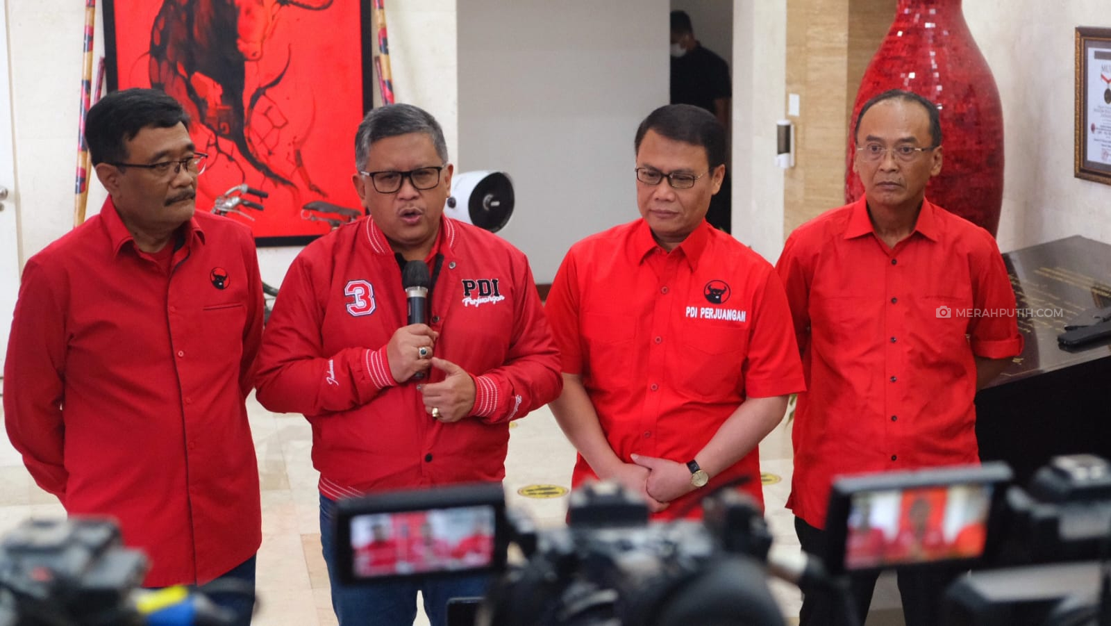 Megawati Tugaskan Hasto Temui Jokowi Bahas HUT PDIP