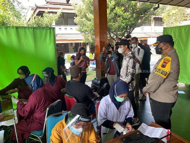  Polresta Surakarta Vaksinasi Corona Massal 4.000 Warga Solo