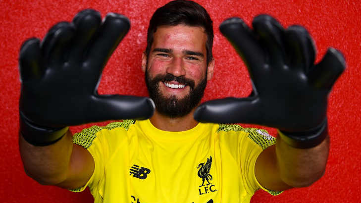 Nomor Sial untuk Debut Allison Kiper Termahal Dunia di Liverpool