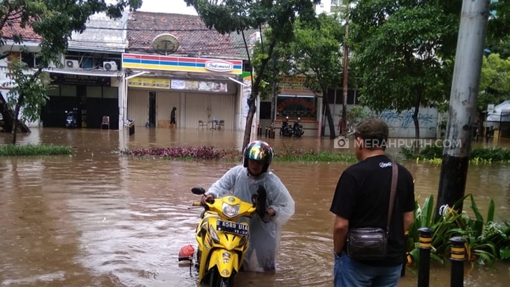 Penampakan PN Jakpus yang dikepung banjir