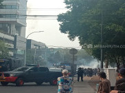 Polisi Pukul Massa Demo UU Ciptaker ke Kebon Sirih