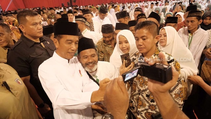 Jokowi Ajak Jan Ethes ke Acara Isra' Mi'raj Kenegaraan