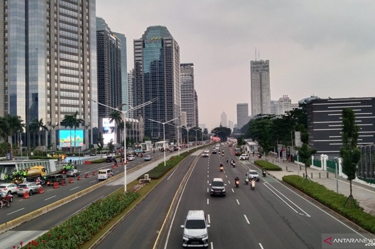 Kawasan gedung perkantoran di Jakarta, Selasa (27/4/2021) (ANTARA/Dewa Wiguna)