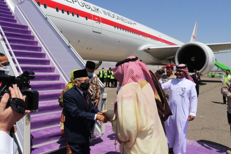 Tiba di Madinah, Wapres Ma'ruf Amin Disambut Pasukan Kehormatan Militer Arab Saudi