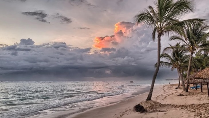 Wisata Pantai di Banten Sepi Pengunjung di Malam Tahun Baru