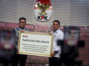 Momen KPK Serahkan Uang Rampasan Kasus Korupsi Taspen Senilai Rp 883 Miliar di Jakarta