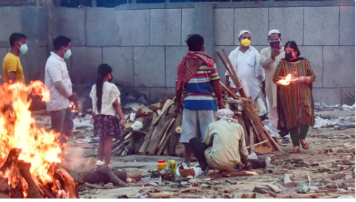 Redam Tsunami COVID-19, Bantuan Alat Medis Terus Mengalir ke India