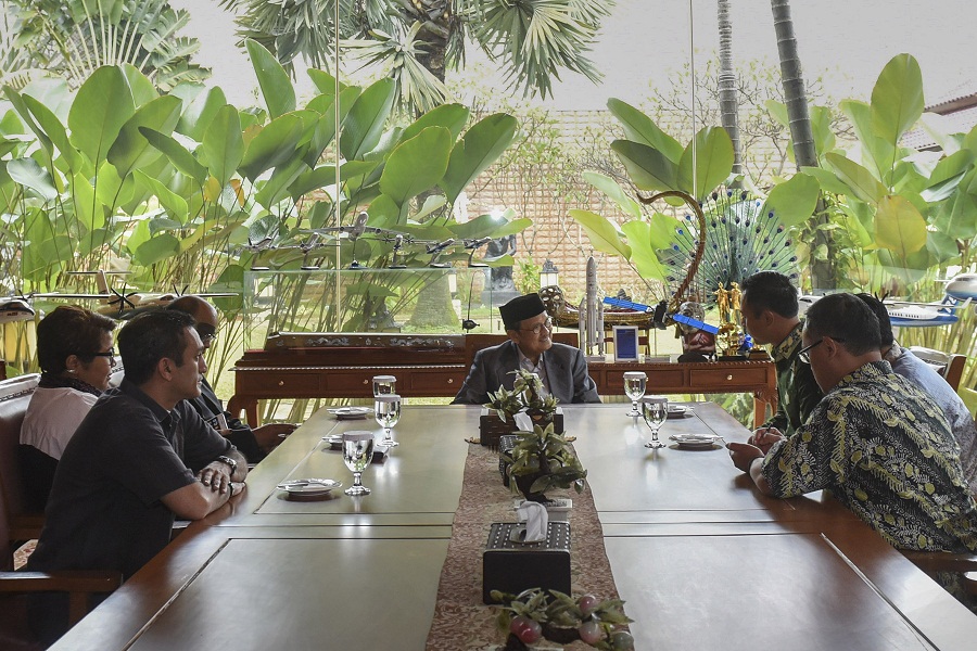 BJ Habibie Sambut Baik Pengembangan Industri Pesawat