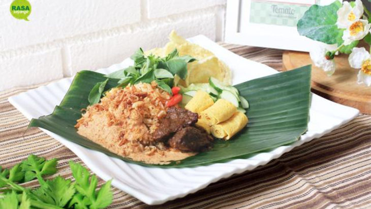 Nasi Ulam, Kuliner Khas Betawi Favorit Pak Bondan. Rasanya Mak Nyus!