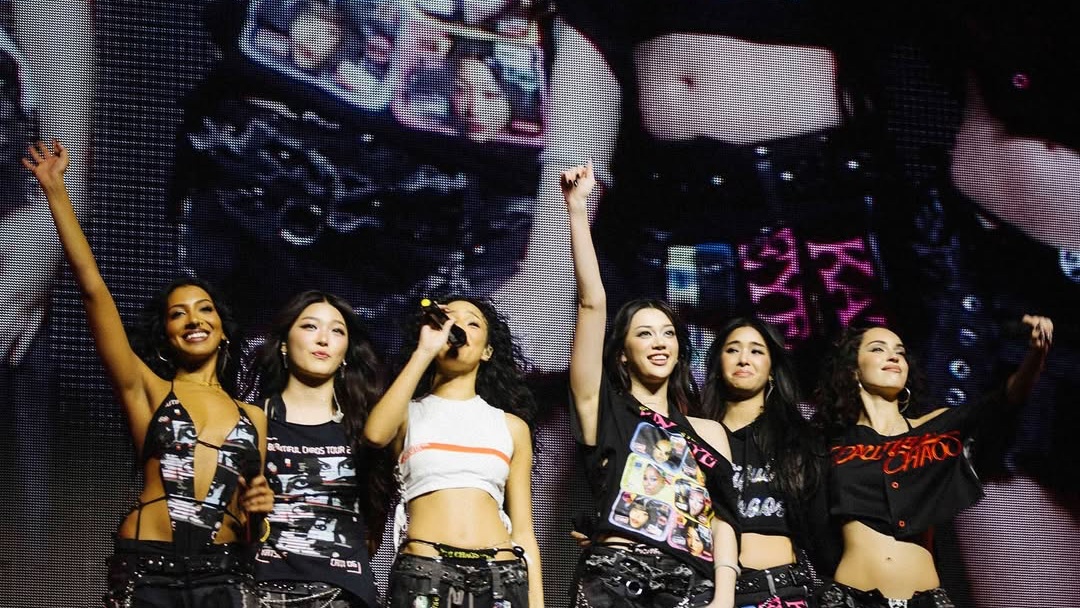 KATSEYE Buka 2026 dengan Lagu “Internet Girl”, Berikut Liriknya