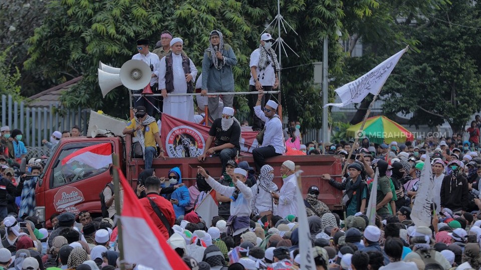 Gelar Halalbihalal di MK, Massa 212 Lebih Dengar Habib Rizieq Ketimbang Prabowo
