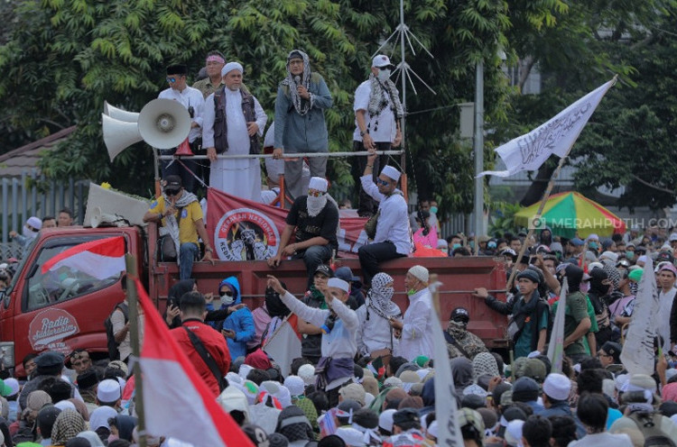 Gelar Halalbihalal di MK, Massa 212 Lebih Dengar Habib Rizieq Ketimbang Prabowo