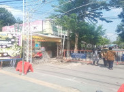 Jelang Pemakaman Ibunda Jokowi, Ribuan Karangan Bunga Penuhi Rumah Duka