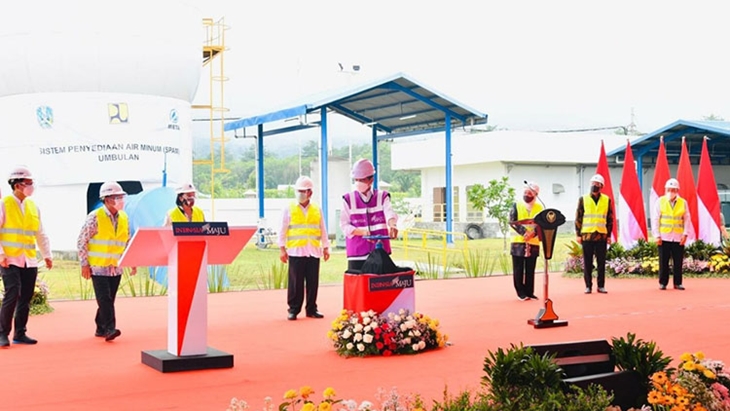 Presiden Joko Widodo saat meresmikan Sistem Penyediaan Air Minum (SPAM) Umbulan di Kecamatan Winongan, Kabupaten Pasuruan, Senin, (22/3). (Foto: MP/Istimewa)