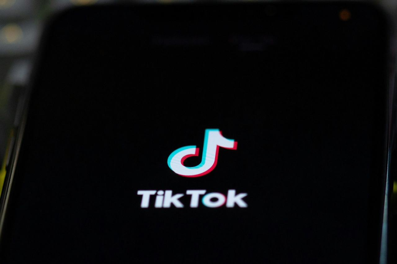 Lagu 'Ibu Bilang Pakai Ini Dulu' Ramai di TikTok, Bawa Kisah Anak yang Kesepian