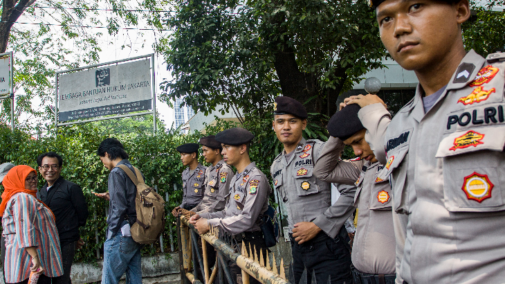 Pasca-kericuhan Kantor LBH Sementara Tutup Layanan 