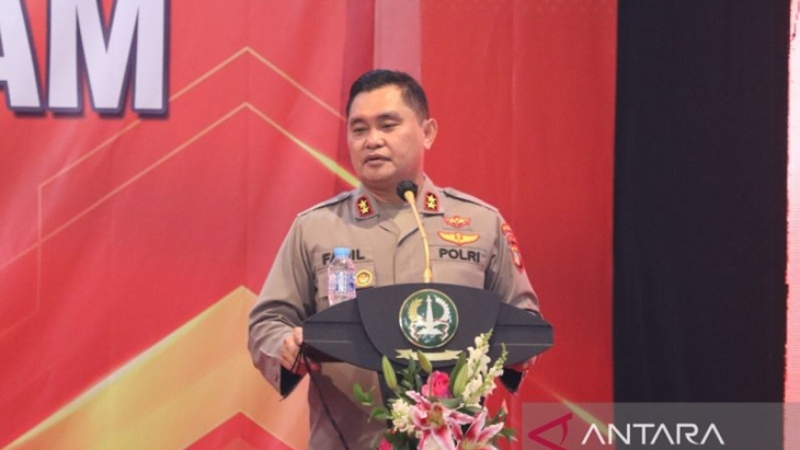 Kapolda Metro Dorong Anggota Polisi ke Kantor Menggunakan Transjakarta
