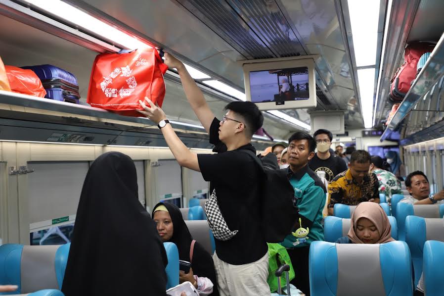 KAI Peringatkan Penumpangnya Tak Lakukan Hal Ini Saat di Kereta