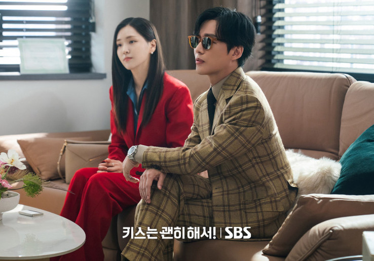 ‘Dynamite Kiss’ Episode 9 Ajak Cameo Spesial dari ‘One Dollar Lawyer’, Namkoong Min dan Kim Ji-eun Tampil Memesona