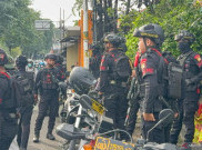Brimob Diterjunkan Bubarkan Tawuran Warga di Klender, Senjata Rakitan Ikut Disita