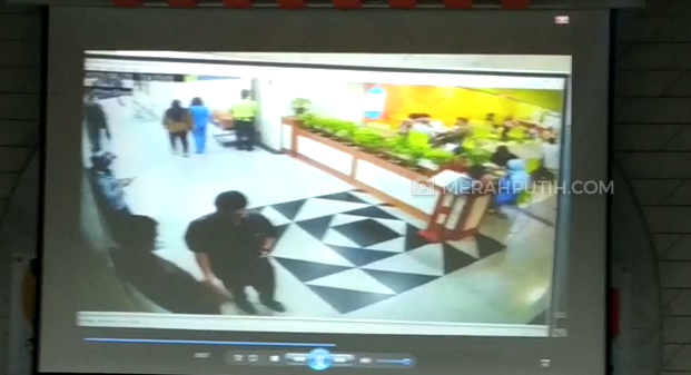 Ombudsman Tunjukan Bukti CCTV Pengawal Tahanan KPK Terima Suap