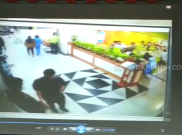Ombudsman Tunjukan Bukti CCTV Pengawal Tahanan KPK Terima Suap