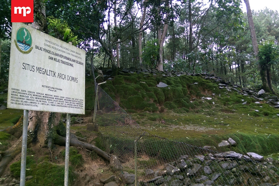 Review: Situs Arca Domas dan Pemandian Curug Cipeuteuy