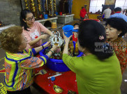 Tradisi Pencucian Rupang Sambut Imlek 2577 Kongzili di Vihara Amurva Bhumi Jakarta