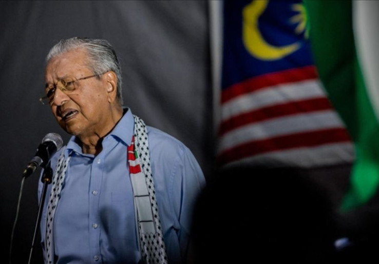 Mahathir Mohamad Rayakan Ultah ke-101, PM Anwar Bagikan Foto Bersama Saat Muda