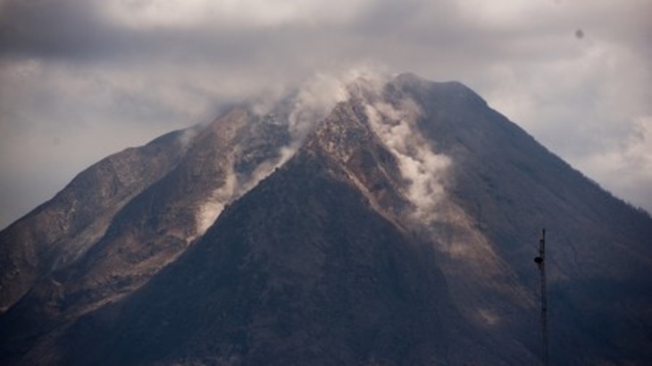 BNPB: Awan Panas Gunung Agung Berbeda dengan Gunung Sinabung