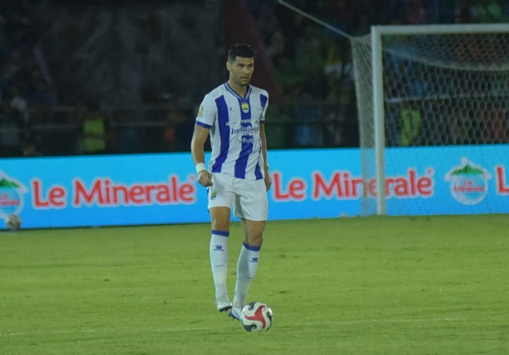 Bek Persib Julio Cesar Masih Enggan Berhitung Peluang Juara, Pilih Fokus Laga Terdekat Vs Bali United
