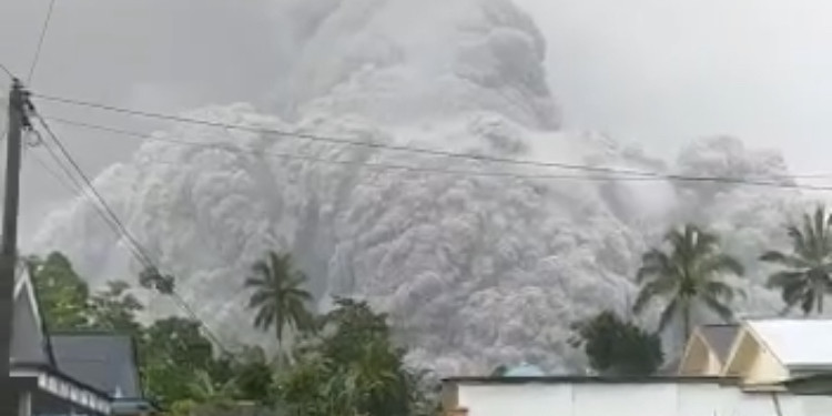 Masih Tertutup Kabut, BNPB Belum Terima Laporan Korban Jiwa Letusan Semeru