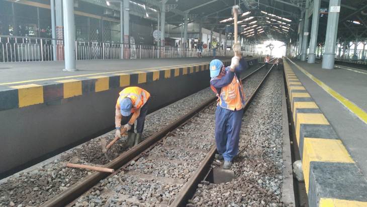 Kereta Api Jarak Jauh Disetop hingga Mei, KAI Perbaiki Sarpras di Stasiun