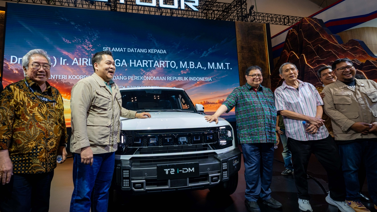 Airlangga Hartarto Kunjungi Booth JETOUR di GIIAS 2026, Soroti Kiprah T2 di KTT G20
