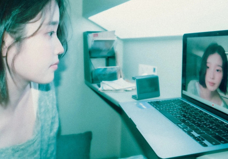 IU Ungkap Kisah di Balik 'Unknown Planet', Ada Kenangan Cinta yang Sulit Dilepaskan