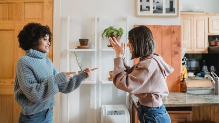 Ia tidak akan membiarkan orang yang disayanginya tersakiti (Foto: pexels/Liza Summer)
