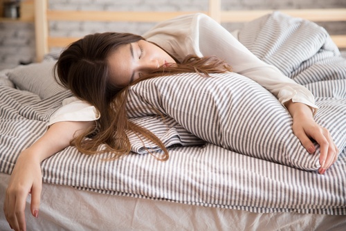 Kurangi tidur siang. (Foto: Thailand Medical news)