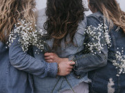 Denim Terusan Perempuan Belum Ketinggalan Zaman
