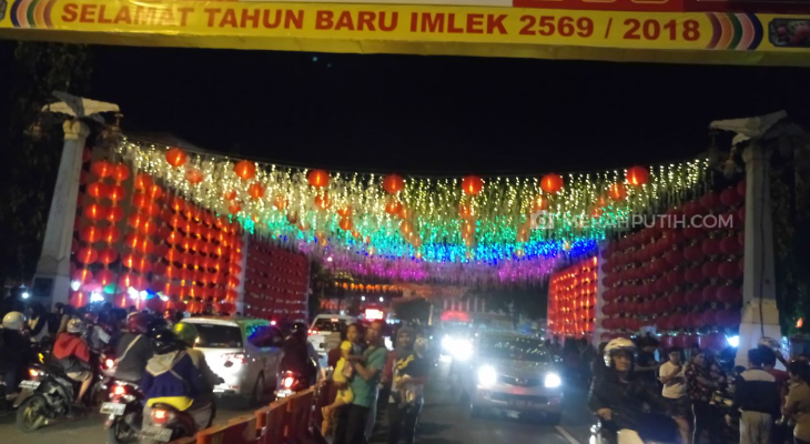 Malam Ini Lampion Pasar Gede Mulai Dinyalakan