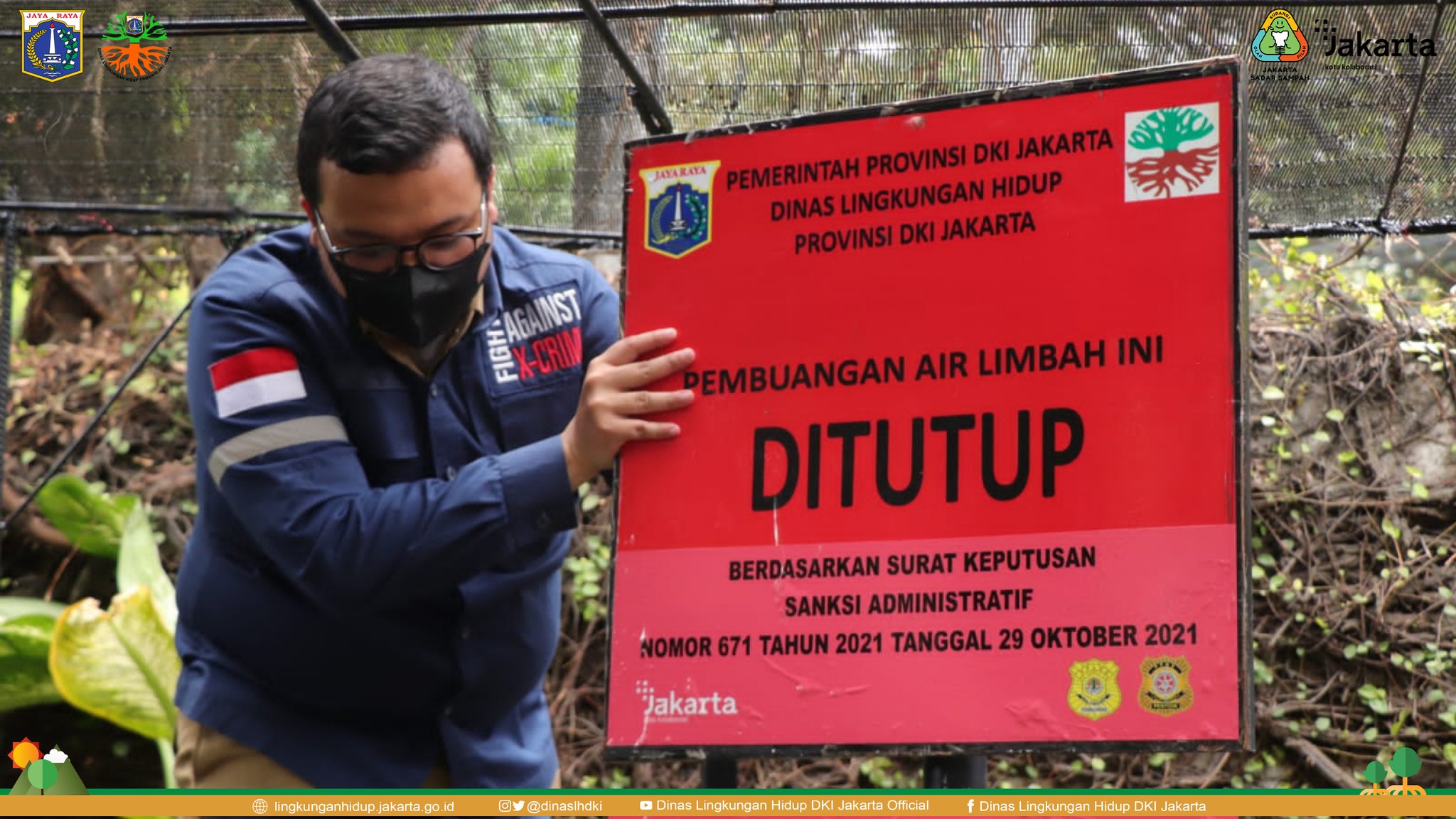 DLH DKI Segel Saluran Outlet Limbah Pabrik Farmasi di Jakut