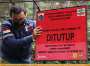 DLH DKI Segel Saluran Outlet Limbah Pabrik Farmasi di Jakut