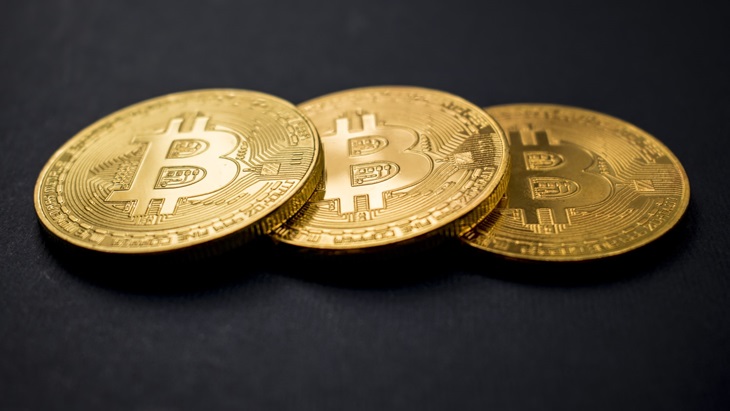 Harga Bitcoin Terjun Bebas, Buntut Cuitan Bos Tesla?